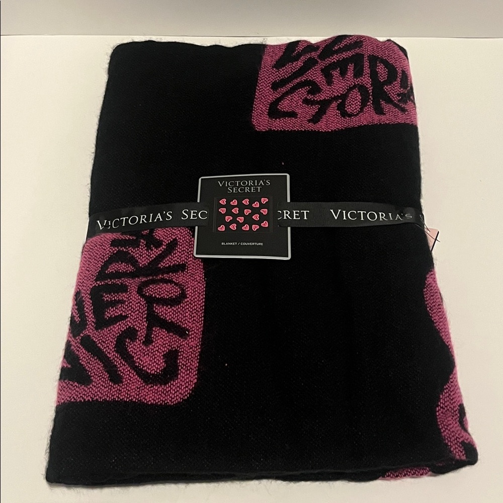NWT Victoria’s Secret Black Friday Cozy Throw Blanket - Picture 6 of 6